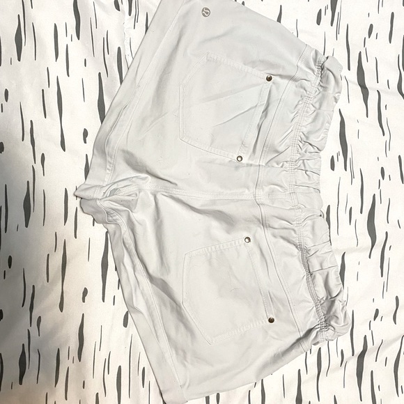 LULULEMON SHORTS - Picture 2 of 3